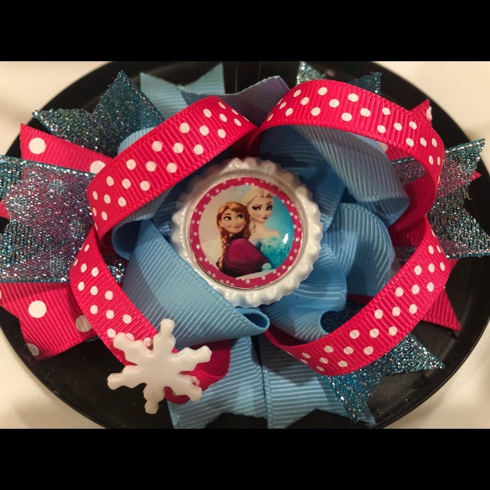 NWOT Handmade Frozen Hair clip ❄️